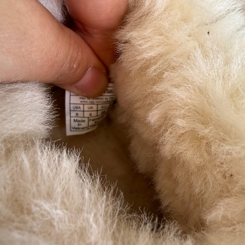 Ugg Cozy Tan Fur-Lined Moccasin women’s size 8 - Picture 6 of 7
